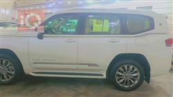 تۆیۆتا لاند کروزەر